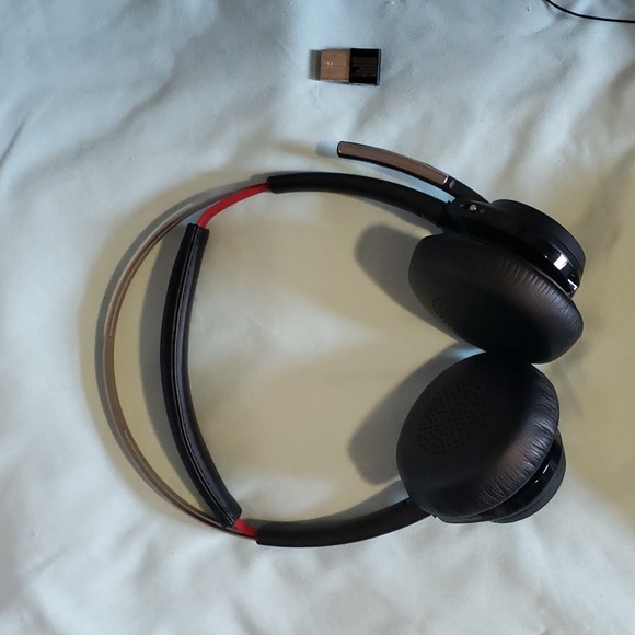 Plantronics Wireless Voyager Focus UC B825-M Headset - Picture 3 of 9